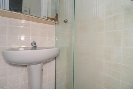 Apartamento à venda com 97m², 2 quartos e 1 vaga Apartamento à venda com 97m², 2 quartos e 1 vagaBanheiro de Serviço