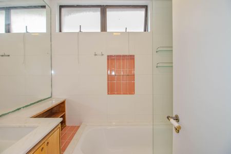 Apartamento à venda com 97m², 2 quartos e 1 vaga Apartamento à venda com 97m², 2 quartos e 1 vagaBanheiro