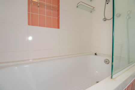 Apartamento à venda com 97m², 2 quartos e 1 vaga Apartamento à venda com 97m², 2 quartos e 1 vagaBanheiro