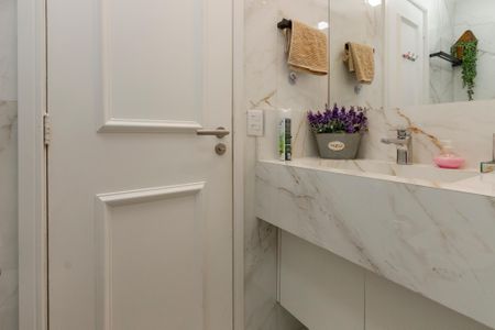 Apartamento à venda com 70m², 2 quartos e 2 vagas Apartamento à venda com 70m², 2 quartos e 2 vagasBanheiro
