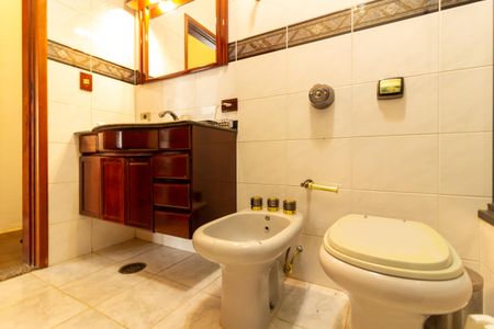 Casa à venda com 215m², 3 quartos e 2 vagasBanheiro Social