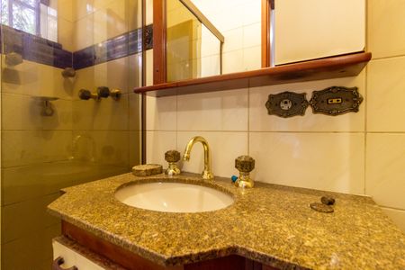 Casa à venda com 215m², 3 quartos e 2 vagasBanheiro da Suíte 1