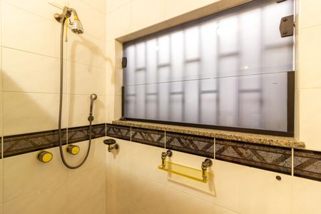 Casa à venda com 215m², 3 quartos e 2 vagasBanheiro Social