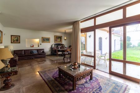 Casa à venda com 215m², 3 quartos e 2 vagasSala