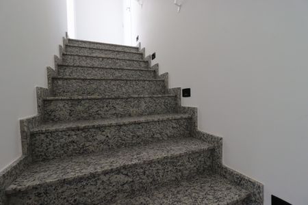 Apartamento à venda com 100m², 2 quartos e 1 vagaEscada