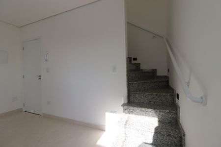 Apartamento à venda com 100m², 2 quartos e 1 vagaEscada