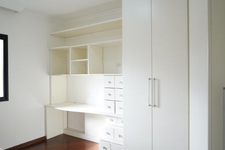 Apartamento à venda com 134m², 4 quartos e 2 vagasQuarto 2
