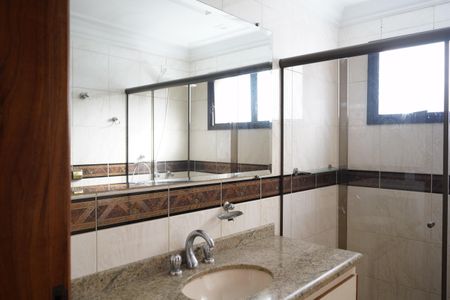 Apartamento à venda com 134m², 4 quartos e 2 vagasBanheiro