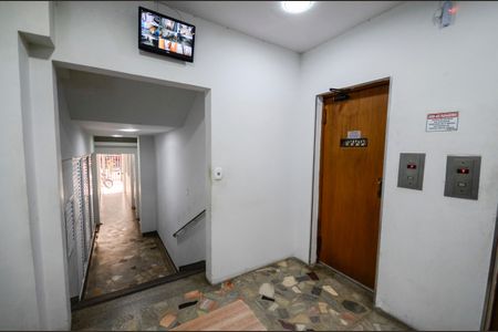 Apartamento à venda com 80m², 2 quartos e sem vaga Apartamento à venda com 80m², 2 quartos e sem vagaHall