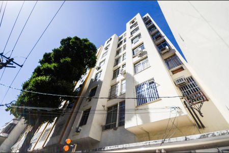 Apartamento à venda com 80m², 2 quartos e sem vaga Apartamento à venda com 80m², 2 quartos e sem vagaFachada