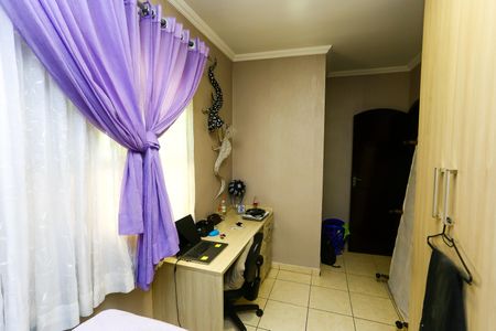 Casa à venda com 181m², 4 quartos e 4 vagas Casa à venda com 181m², 4 quartos e 4 vagasQuarto 1