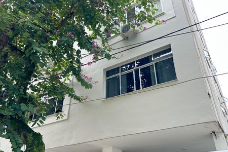 Apartamento à venda com 110m², 2 quartos e 1 vaga Apartamento à venda com 110m², 2 quartos e 1 vagaFachada