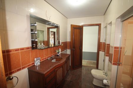 Casa à venda com 349m², 5 quartos e 6 vagasBanheiro