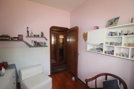 Casa à venda com 349m², 5 quartos e 6 vagasQuarto 2