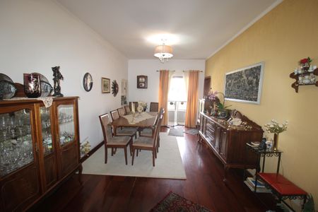 Casa à venda com 349m², 5 quartos e 6 vagasSala