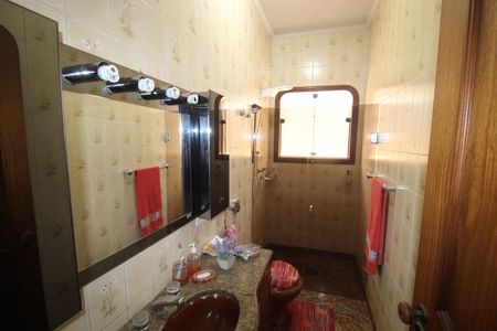 Casa à venda com 349m², 5 quartos e 6 vagasQuarto 2 - Banheiro