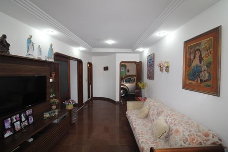 Casa à venda com 349m², 5 quartos e 6 vagasÁrea de Serviço - Hall