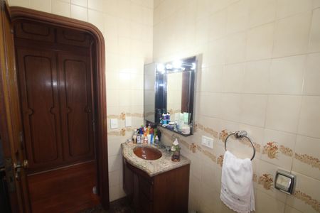 Casa à venda com 349m², 5 quartos e 6 vagasQuarto 1 - Banheiro