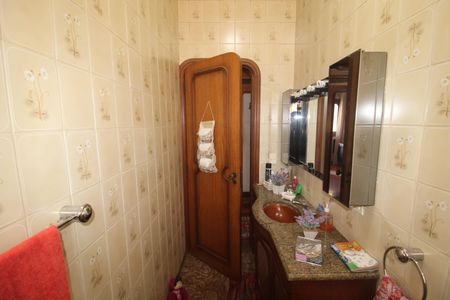 Casa à venda com 349m², 5 quartos e 6 vagasQuarto 2 - Banheiro