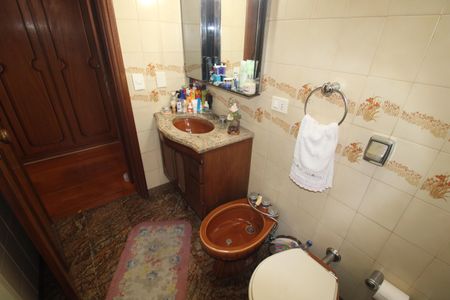 Casa à venda com 349m², 5 quartos e 6 vagasQuarto 1 - Banheiro