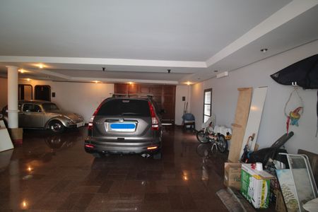 Casa à venda com 349m², 5 quartos e 6 vagasGaragem