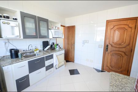 Apartamento à venda com 200m², 4 quartos e 2 vagas Apartamento à venda com 200m², 4 quartos e 2 vagasCozinha