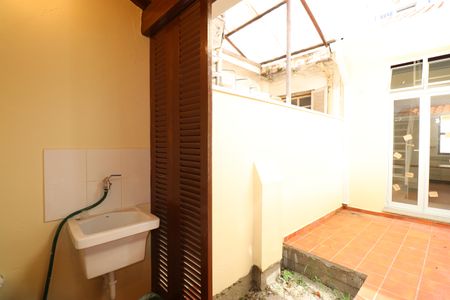 Casa à venda com 65m², 2 quartos e 1 vagaQuintal