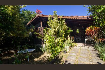 Casa à venda com 2100m², 5 quartos e 2 vagasQuintal