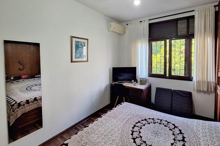 Casa à venda com 300m², 4 quartos e 3 vagasSuíte