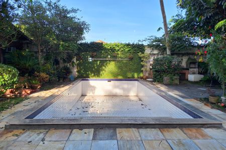 Casa à venda com 300m², 4 quartos e 3 vagasQuintal