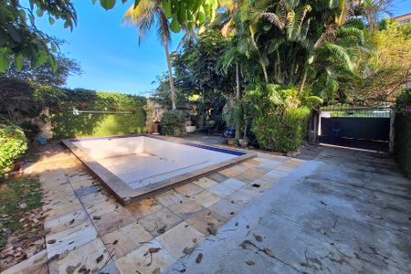 Casa à venda com 300m², 4 quartos e 3 vagasQuintal