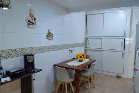 Casa de condomínio à venda com 490m², 4 quartos e 2 vagas Casa de condomínio à venda com 490m², 4 quartos e 2 vagasCozinha
