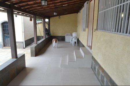 Casa de condomínio à venda com 490m², 4 quartos e 2 vagas Casa de condomínio à venda com 490m², 4 quartos e 2 vagasVaranda