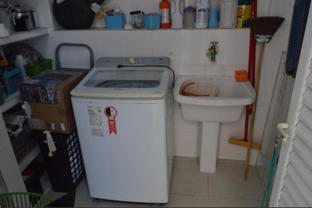 Casa de condomínio à venda com 490m², 4 quartos e 2 vagas Casa de condomínio à venda com 490m², 4 quartos e 2 vagasÁrea de Serviço