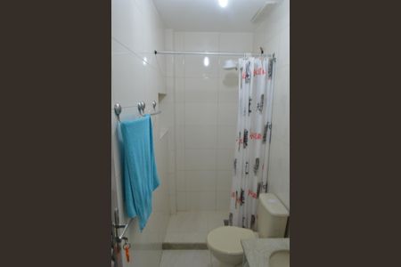 Casa de condomínio à venda com 490m², 4 quartos e 2 vagas Casa de condomínio à venda com 490m², 4 quartos e 2 vagasBanheiro de Serviço