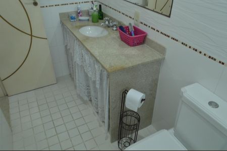 Casa de condomínio à venda com 490m², 4 quartos e 2 vagas Casa de condomínio à venda com 490m², 4 quartos e 2 vagasBanheiro
