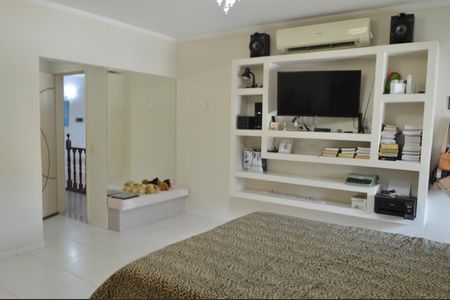 Casa de condomínio à venda com 490m², 4 quartos e 2 vagas Casa de condomínio à venda com 490m², 4 quartos e 2 vagasSuíte