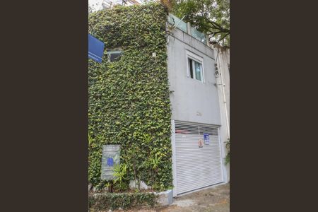 Casa à venda com 160m², 3 quartos e 2 vagas Casa à venda com 160m², 3 quartos e 2 vagasFachada
