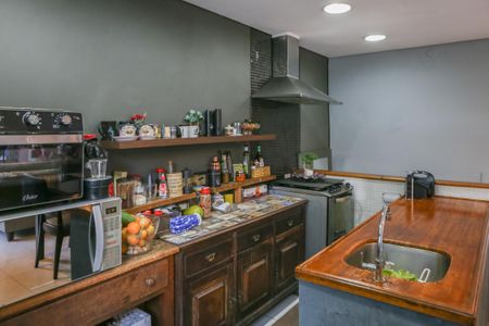 Casa à venda com 160m², 3 quartos e 2 vagas Casa à venda com 160m², 3 quartos e 2 vagasCozinha