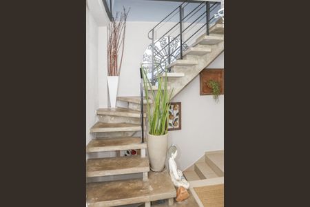 Casa à venda com 160m², 3 quartos e 2 vagas Casa à venda com 160m², 3 quartos e 2 vagasHall