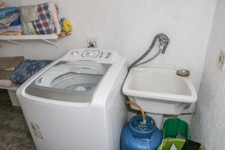 Casa à venda com 160m², 3 quartos e 2 vagas Casa à venda com 160m², 3 quartos e 2 vagasÁrea de Serviço