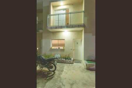 Casa à venda com 63m², 2 quartos e 2 vagas Casa à venda com 63m², 2 quartos e 2 vagasFachada
