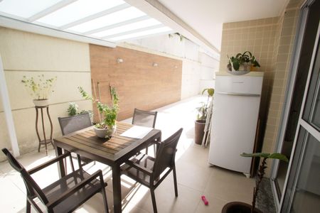 Apartamento à venda com 160m², 3 quartos e 2 vagas Apartamento à venda com 160m², 3 quartos e 2 vagasÁrea de Serviço