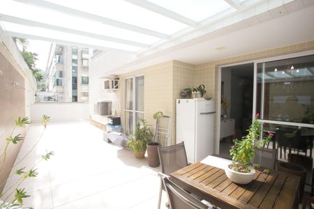 Apartamento à venda com 160m², 3 quartos e 2 vagas Apartamento à venda com 160m², 3 quartos e 2 vagasÁrea de Serviço