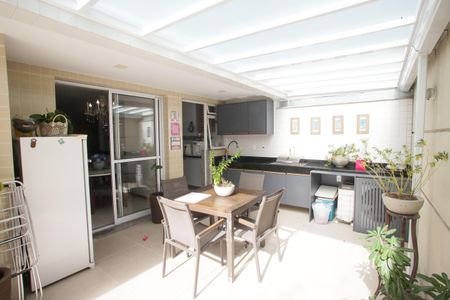 Apartamento à venda com 160m², 3 quartos e 2 vagas Apartamento à venda com 160m², 3 quartos e 2 vagasÁrea de Serviço