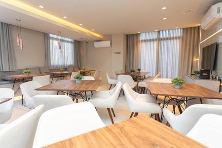 Apartamento à venda com 57m², 2 quartos e 1 vaga Apartamento à venda com 57m², 2 quartos e 1 vagaÁrea comum - Salão de festas