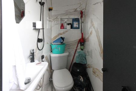 Apartamento à venda com 64m², 2 quartos e 2 vagas Apartamento à venda com 64m², 2 quartos e 2 vagasBanheiro de Serviço