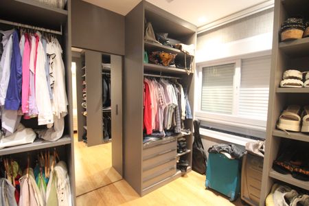 Apartamento à venda com 235m², 2 quartos e 4 vagasQuarto 2 - Closet