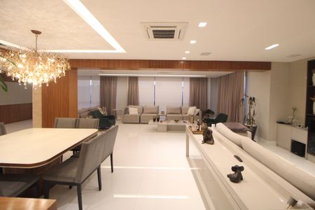 Apartamento à venda com 235m², 2 quartos e 4 vagasSala