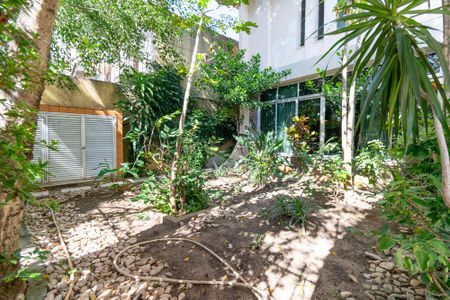Casa à venda com 500m², 3 quartos e 2 vagas Casa à venda com 500m², 3 quartos e 2 vagasÁrea comum - Jardim